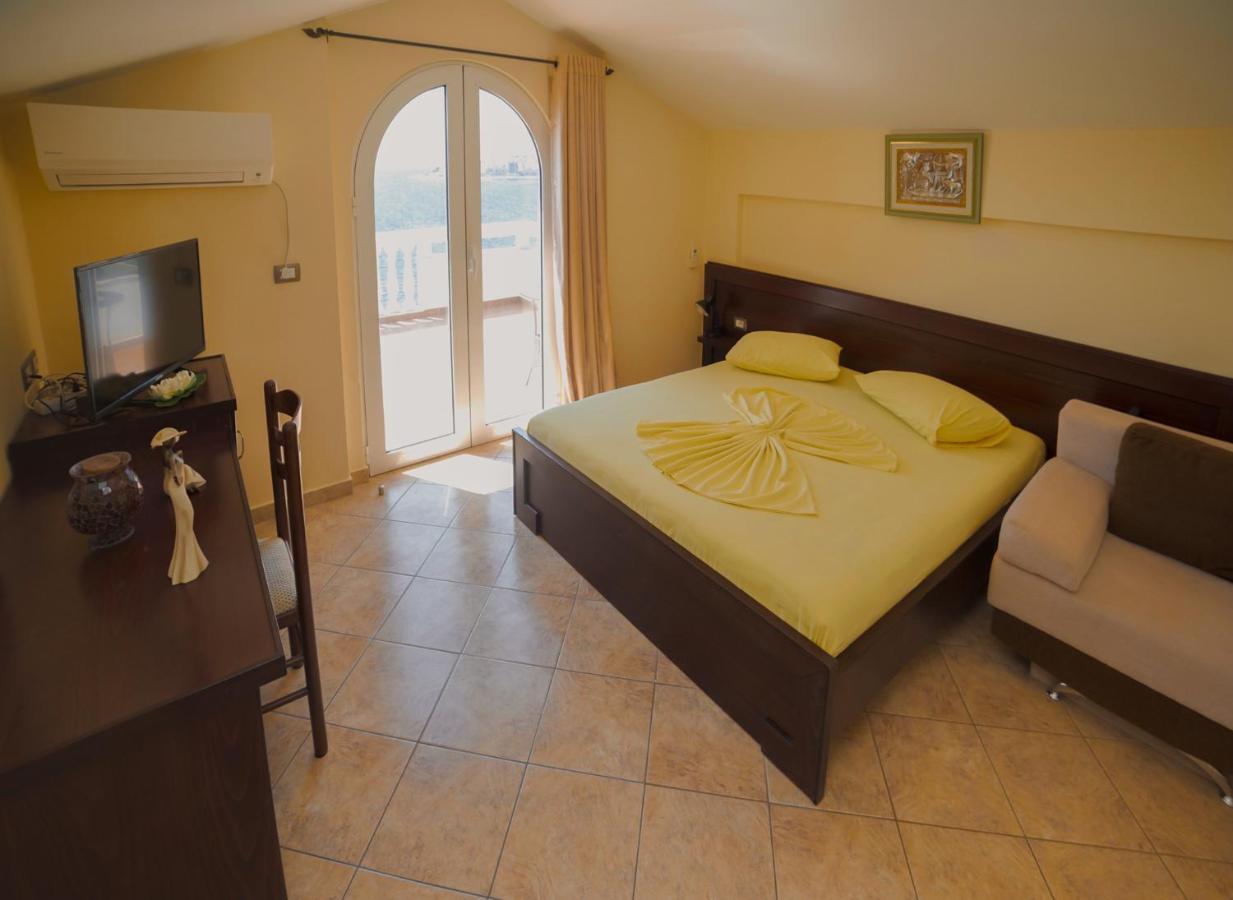 סרנדה Hotel Serxho מראה חיצוני תמונה