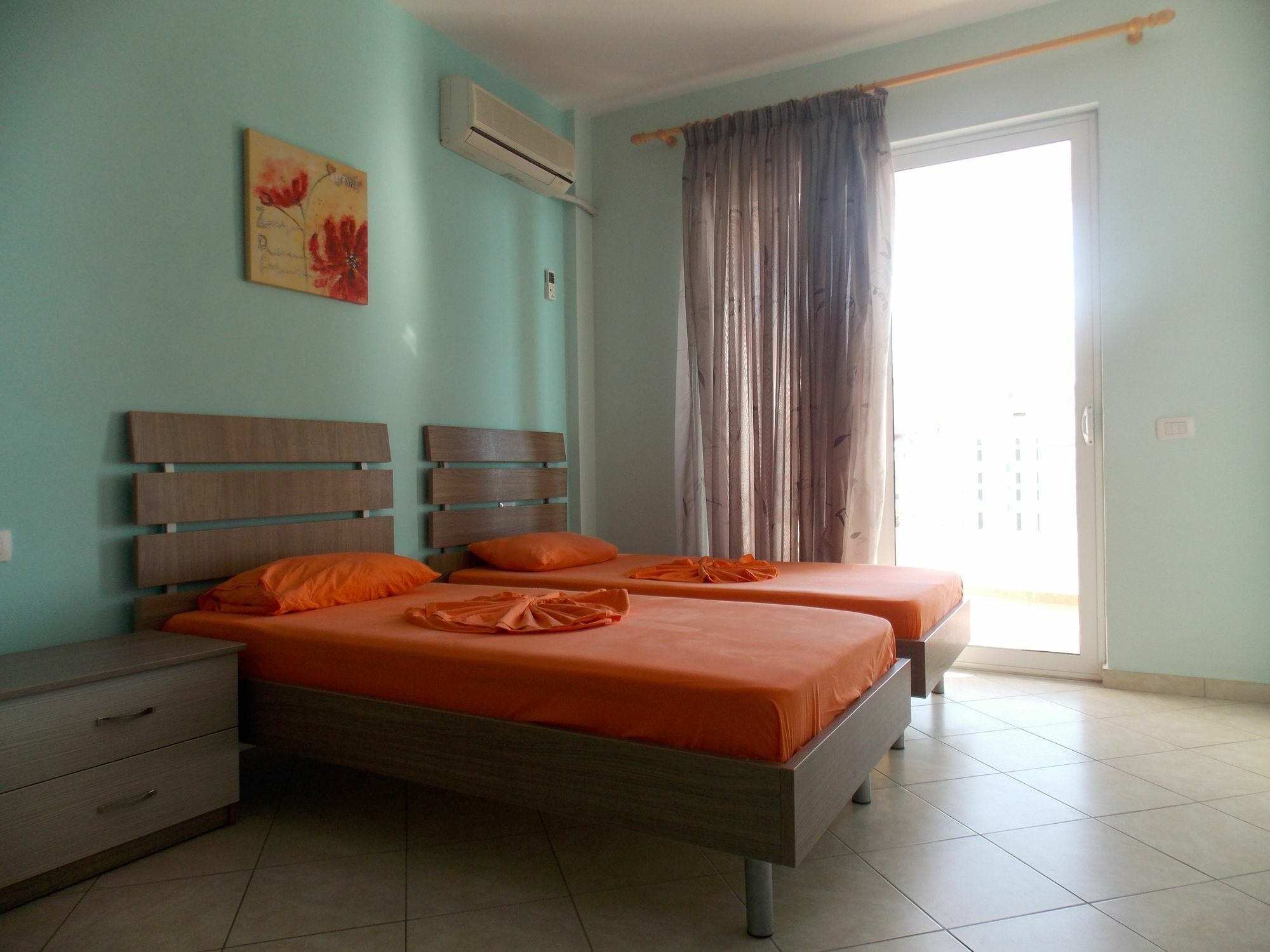 סרנדה Hotel Serxho מראה חיצוני תמונה