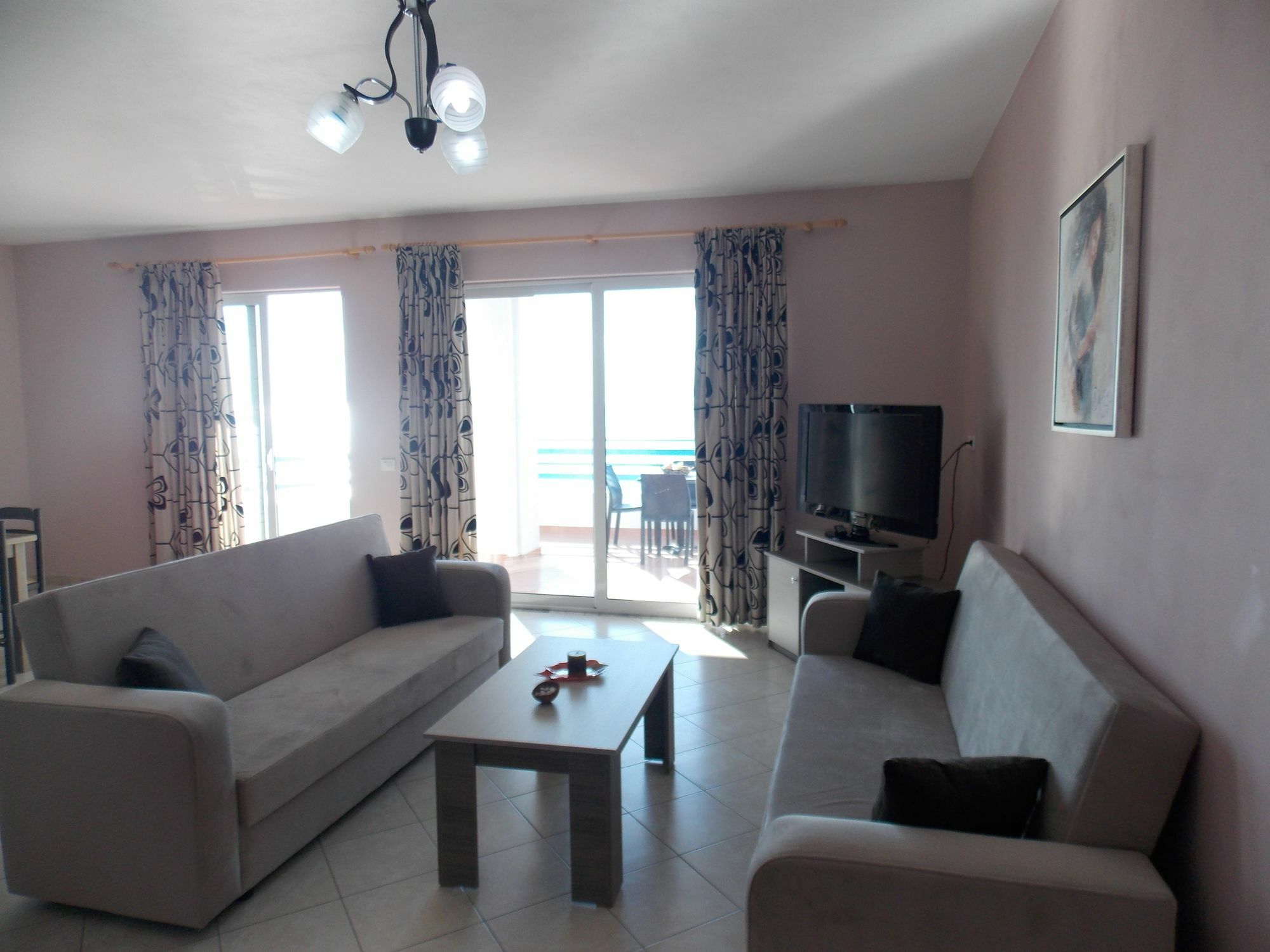 סרנדה Hotel Serxho מראה חיצוני תמונה