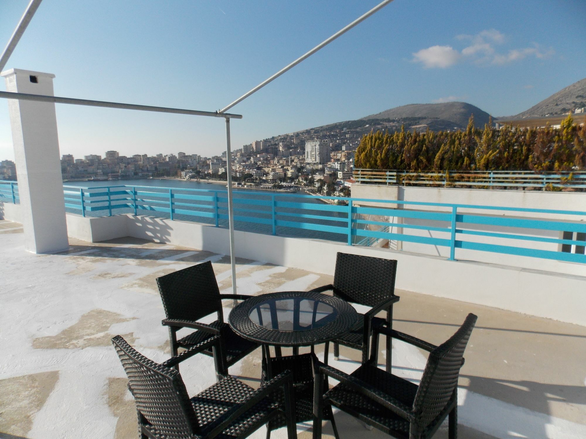 סרנדה Hotel Serxho מראה חיצוני תמונה