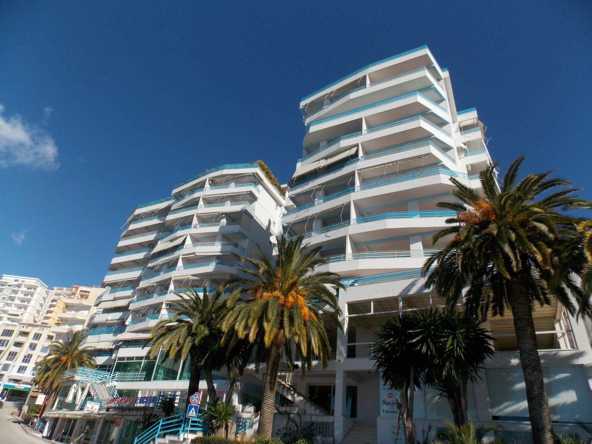סרנדה Hotel Serxho מראה חיצוני תמונה