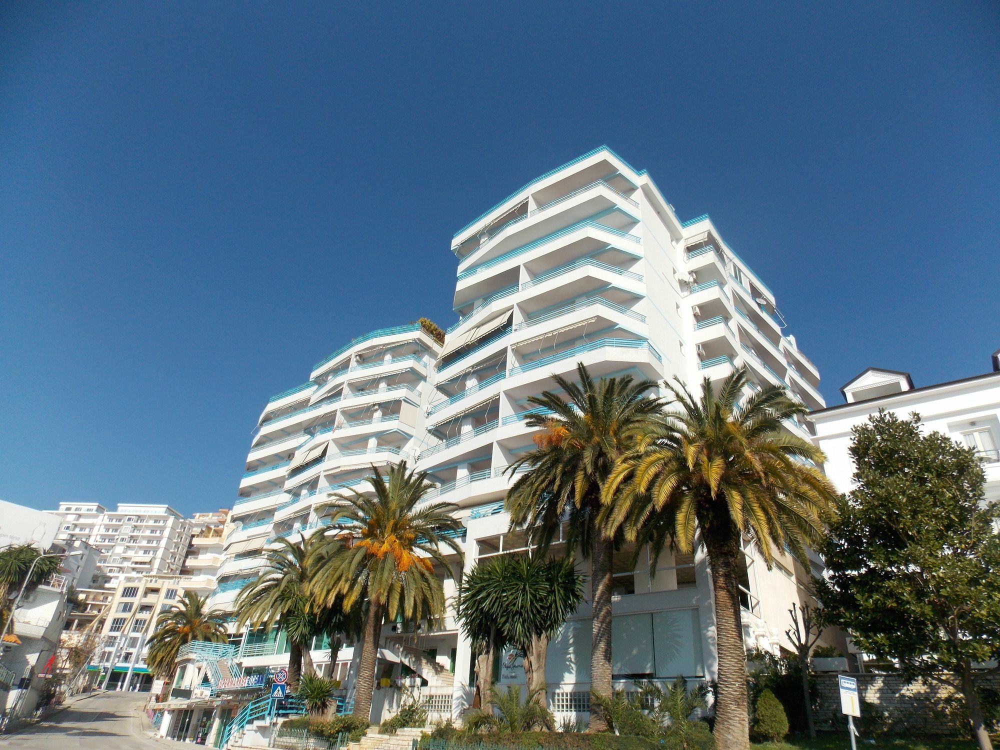 סרנדה Hotel Serxho מראה חיצוני תמונה